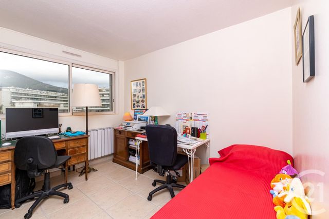 Afficher la photo en grand Appartement T4 à vendre - 4 pièces - 78.71 m2 - TOULON - 83 - PROVENCE-ALPES-COTE-D-AZUR - Century 21 Colbert Immobilier