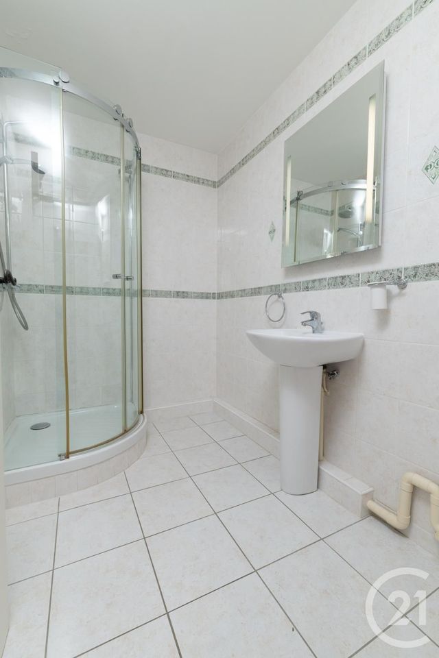 Afficher la photo en grand Appartement F3 à vendre - 3 pièces - 58.5 m2 - LA VALETTE DU VAR - 83 - PROVENCE-ALPES-COTE-D-AZUR - Century 21 Colbert Immobilier