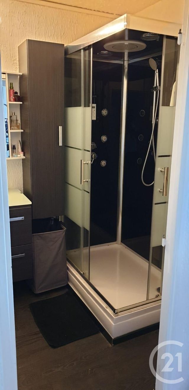 Afficher la photo en grand Appartement F4 à vendre - 4 pièces - 68.84 m2 - LA VALETTE DU VAR - 83 - PROVENCE-ALPES-COTE-D-AZUR - Century 21 Colbert Immobilier