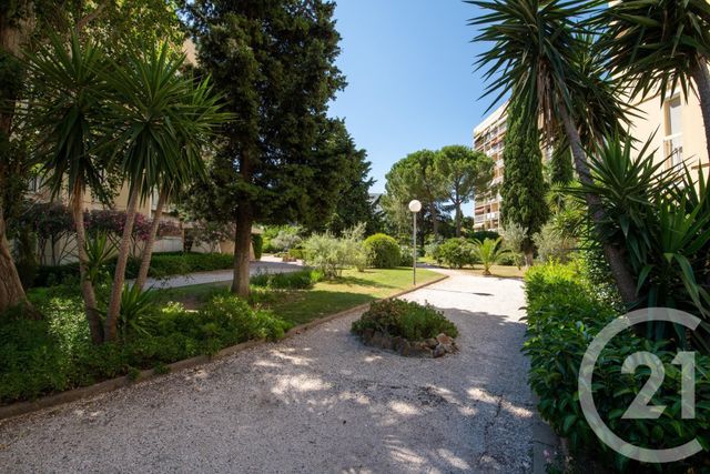 Appartement F4 à vendre - 4 pièces - 86.7 m2 - LA VALETTE DU VAR - 83 - PROVENCE-ALPES-COTE-D-AZUR - Century 21 Colbert Immobilier Appartement F4 à vendre - 4 pièces - 86.7 m2 - LA VALETTE DU VAR - 83 - PROVENCE-ALPES-COTE-D-AZUR - Century 21 Colbert Immobilier