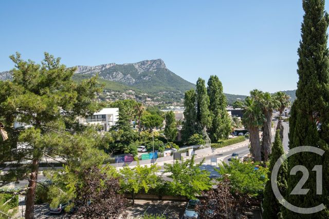 Appartement F4 à vendre - 4 pièces - 86.7 m2 - LA VALETTE DU VAR - 83 - PROVENCE-ALPES-COTE-D-AZUR - Century 21 Colbert Immobilier Appartement F4 à vendre - 4 pièces - 86.7 m2 - LA VALETTE DU VAR - 83 - PROVENCE-ALPES-COTE-D-AZUR - Century 21 Colbert Immobilier