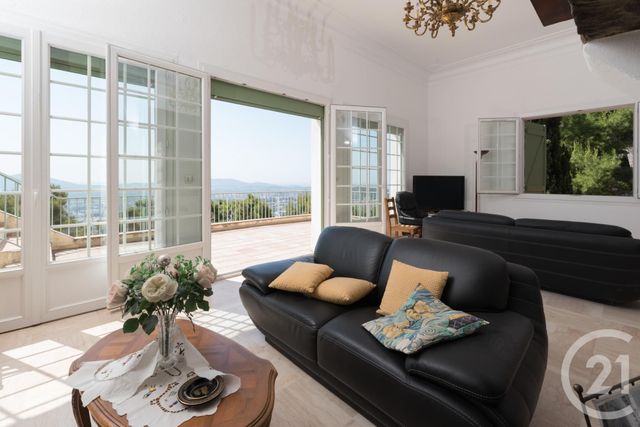maison à vendre - 8 pièces - 313.45 m2 - LA VALETTE DU VAR - 83 - PROVENCE-ALPES-COTE-D-AZUR - Century 21 Colbert Immobilier maison à vendre - 8 pièces - 313.45 m2 - LA VALETTE DU VAR - 83 - PROVENCE-ALPES-COTE-D-AZUR - Century 21 Colbert Immobilier