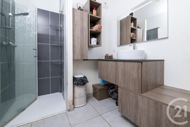Afficher la photo en grand Appartement F3 à vendre - 3 pièces - 56.87 m2 - LA VALETTE DU VAR - 83 - PROVENCE-ALPES-COTE-D-AZUR - Century 21 Colbert Immobilier