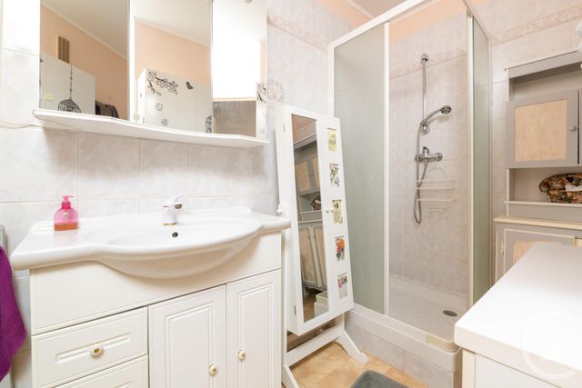 Afficher la photo en grand Appartement T3 à vendre - 3 pièces - 64.32 m2 - LA VALETTE DU VAR - 83 - PROVENCE-ALPES-COTE-D-AZUR - Century 21 Colbert Immobilier
