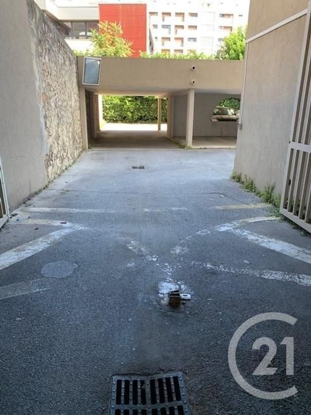 Afficher la photo en grand parking à vendre - 11.5 m2 - TOULON - 83 - PROVENCE-ALPES-COTE-D-AZUR - Century 21 Colbert Immobilier