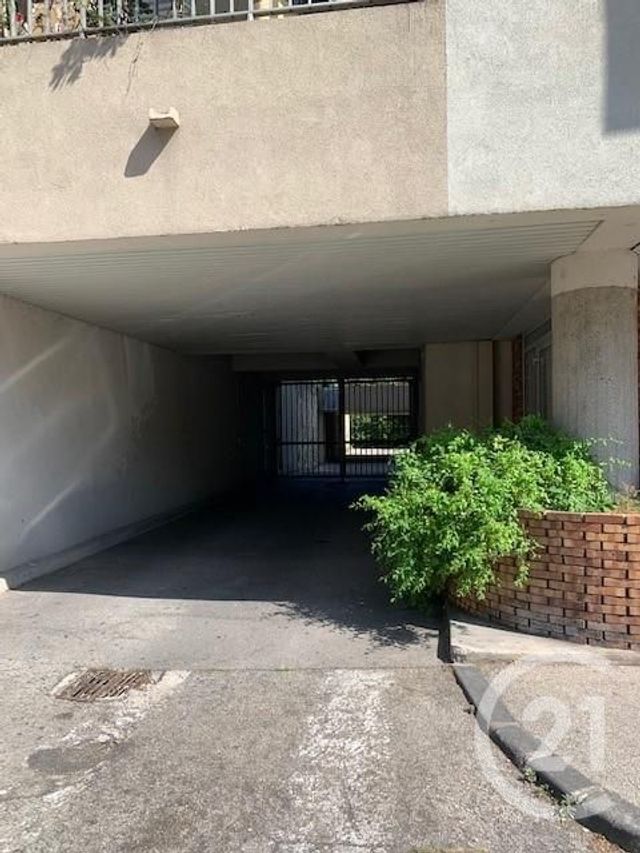 Afficher la photo en grand parking à vendre - 11.5 m2 - TOULON - 83 - PROVENCE-ALPES-COTE-D-AZUR - Century 21 Colbert Immobilier