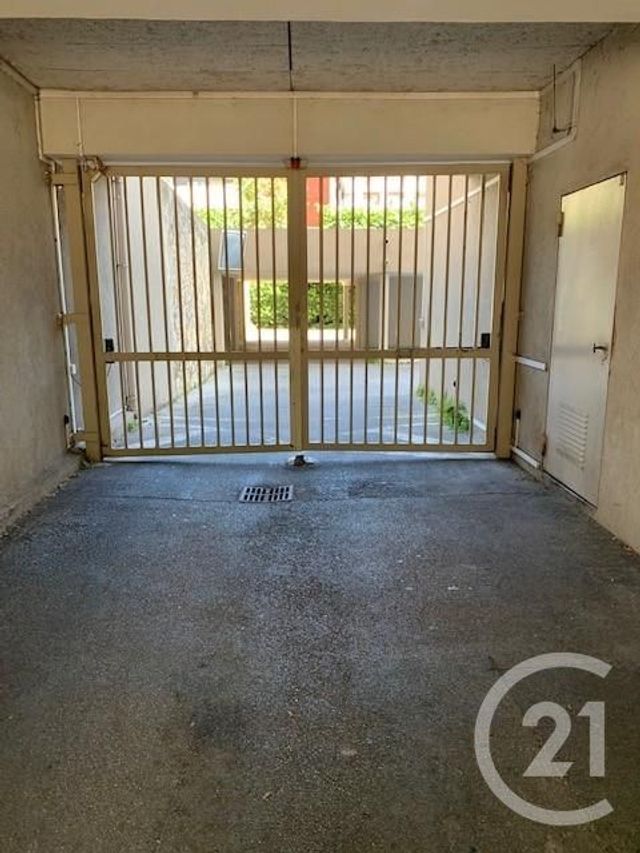 Afficher la photo en grand parking à vendre - 11.5 m2 - TOULON - 83 - PROVENCE-ALPES-COTE-D-AZUR - Century 21 Colbert Immobilier