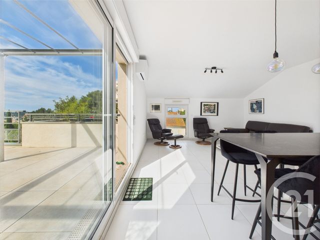 Afficher la photo en grand Appartement F2 à vendre - 2 pièces - 49.66 m2 - TOULON - 83 - PROVENCE-ALPES-COTE-D-AZUR - Century 21 Colbert Immobilier