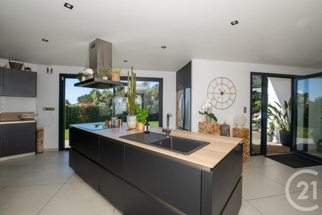 Afficher la photo en grand maison à vendre - 6 pièces - 190.03 m2 - LA FARLEDE - 83 - PROVENCE-ALPES-COTE-D-AZUR - Century 21 Colbert Immobilier