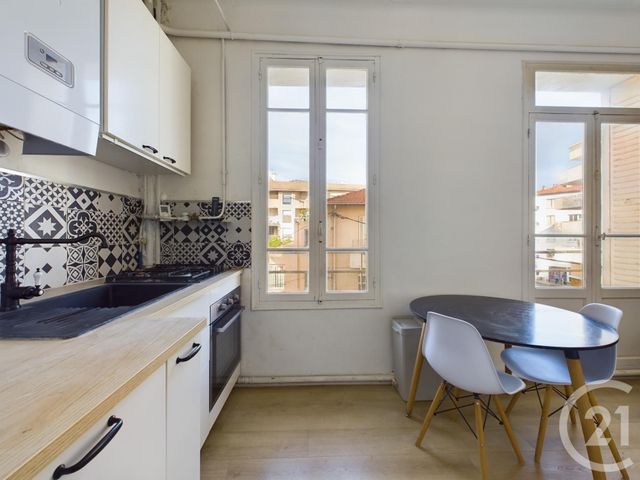 Appartement T3 à vendre - 3 pièces - 51.68 m2 - TOULON - 83 - PROVENCE-ALPES-COTE-D-AZUR - Century 21 Colbert Immobilier