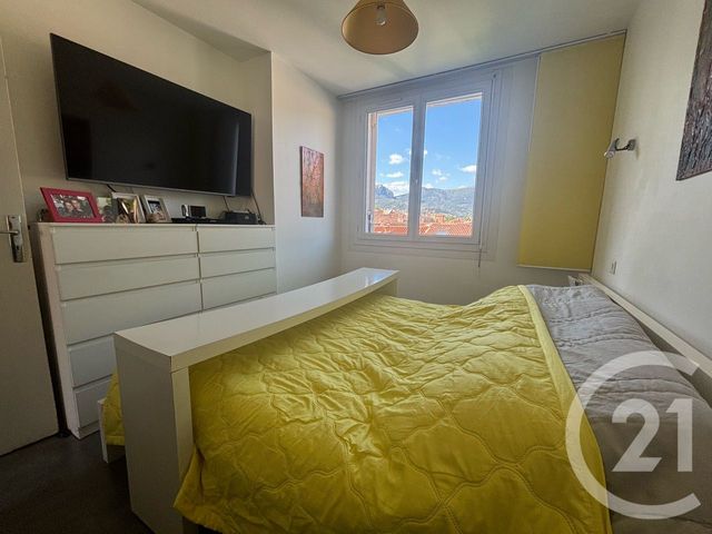 Afficher la photo en grand Appartement T4 à vendre - 4 pièces - 73.92 m2 - TOULON - 83 - PROVENCE-ALPES-COTE-D-AZUR - Century 21 Colbert Immobilier