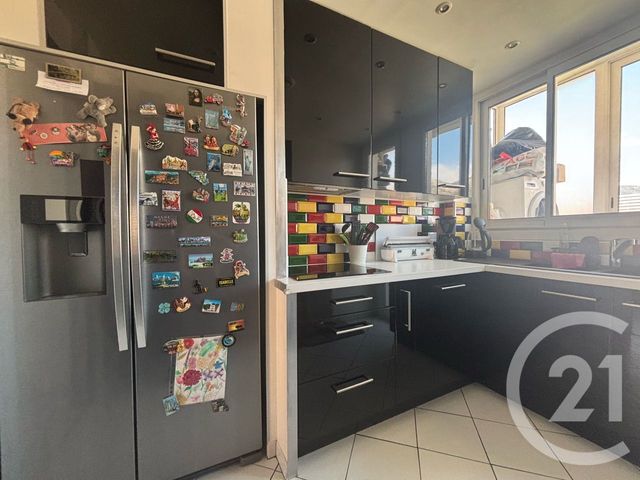 Afficher la photo en grand Appartement T4 à vendre - 4 pièces - 73.92 m2 - TOULON - 83 - PROVENCE-ALPES-COTE-D-AZUR - Century 21 Colbert Immobilier