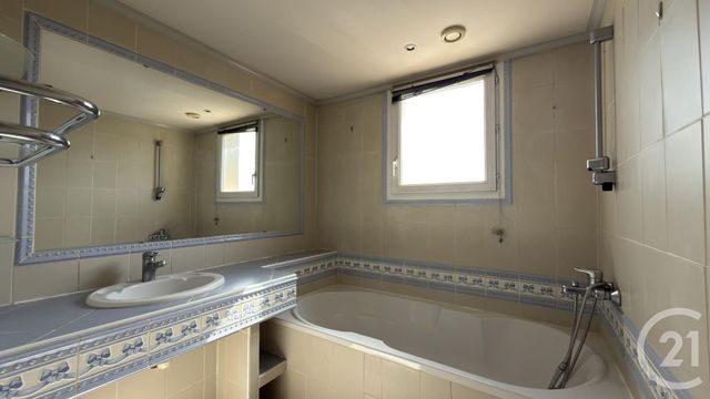 Appartement T3 à vendre - 3 pièces - 55.91 m2 - LA VALETTE DU VAR - 83 - PROVENCE-ALPES-COTE-D-AZUR - Century 21 Colbert Immobilier