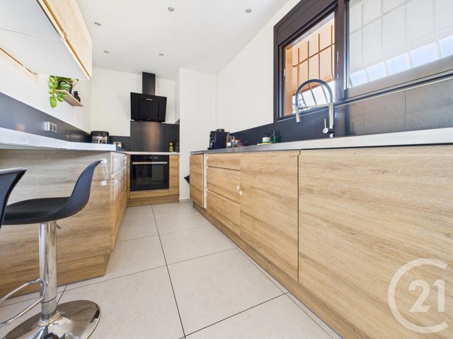 Afficher la photo en grand Appartement F3 à vendre - 3 pièces - 66.38 m2 - LA VALETTE DU VAR - 83 - PROVENCE-ALPES-COTE-D-AZUR - Century 21 Colbert Immobilier