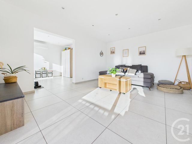 Afficher la photo en grand Appartement F3 à vendre - 3 pièces - 66.38 m2 - LA VALETTE DU VAR - 83 - PROVENCE-ALPES-COTE-D-AZUR - Century 21 Colbert Immobilier