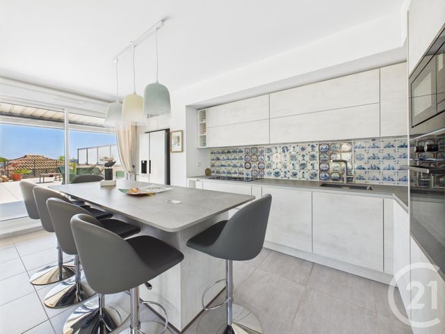 Afficher la photo en grand Appartement T4 à vendre - 4 pièces - 76.35 m2 - TOULON - 83 - PROVENCE-ALPES-COTE-D-AZUR - Century 21 Colbert Immobilier