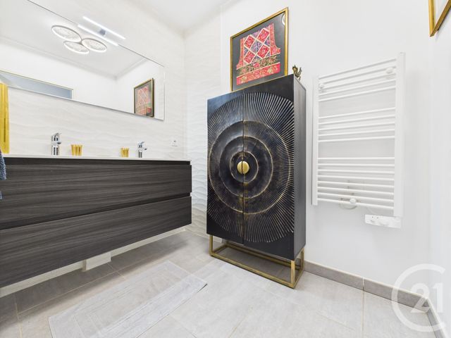 Afficher la photo en grand Appartement T4 à vendre - 4 pièces - 76.35 m2 - TOULON - 83 - PROVENCE-ALPES-COTE-D-AZUR - Century 21 Colbert Immobilier