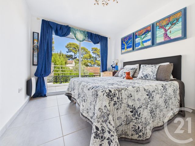 Afficher la photo en grand Appartement T4 à vendre - 4 pièces - 76.35 m2 - TOULON - 83 - PROVENCE-ALPES-COTE-D-AZUR - Century 21 Colbert Immobilier