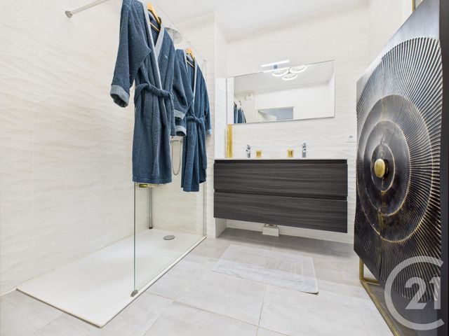 Afficher la photo en grand Appartement T4 à vendre - 4 pièces - 76.35 m2 - TOULON - 83 - PROVENCE-ALPES-COTE-D-AZUR - Century 21 Colbert Immobilier