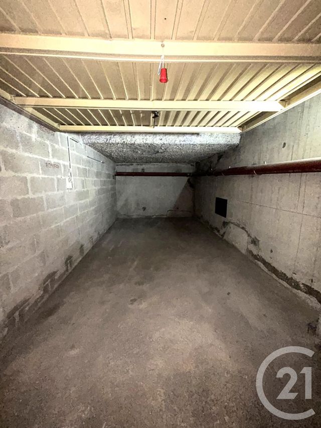 Afficher la photo en grand parking à louer - 15.0 m2 - LA VALETTE DU VAR - 83 - PROVENCE-ALPES-COTE-D-AZUR - Century 21 Colbert Immobilier