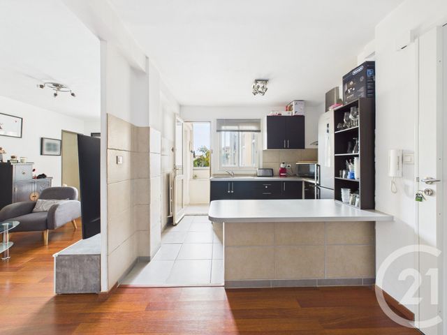 Appartement T4 à vendre - 4 pièces - 76.69 m2 - LA VALETTE DU VAR - 83 - PROVENCE-ALPES-COTE-D-AZUR - Century 21 Colbert Immobilier