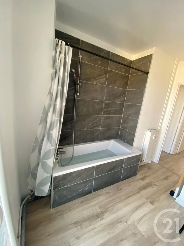 Appartement T3 à louer - 3 pièces - 51.53 m2 - TOULON - 83 - PROVENCE-ALPES-COTE-D-AZUR - Century 21 Colbert Immobilier