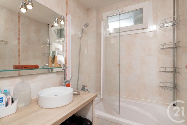 Appartement F3 à louer - 3 pièces - 58.78 m2 - LA VALETTE DU VAR - 83 - PROVENCE-ALPES-COTE-D-AZUR - Century 21 Colbert Immobilier