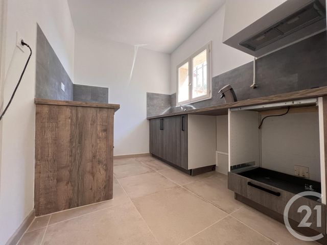 maison à louer - 3 pièces - 85.0 m2 - SANARY SUR MER - 83 - PROVENCE-ALPES-COTE-D-AZUR - Century 21 Colbert Immobilier