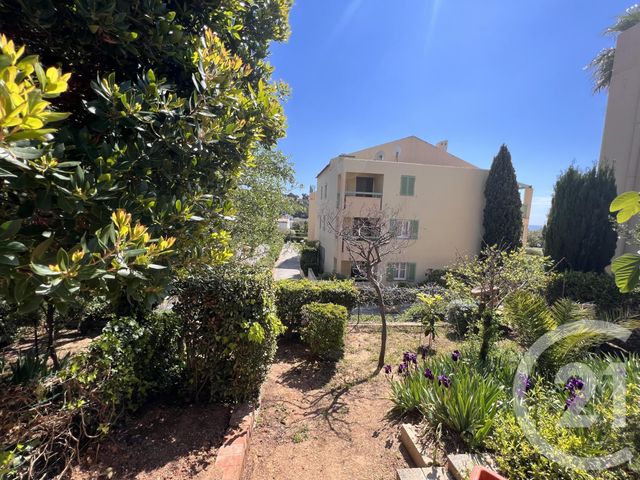 maison à louer - 3 pièces - 85.0 m2 - SANARY SUR MER - 83 - PROVENCE-ALPES-COTE-D-AZUR - Century 21 Colbert Immobilier