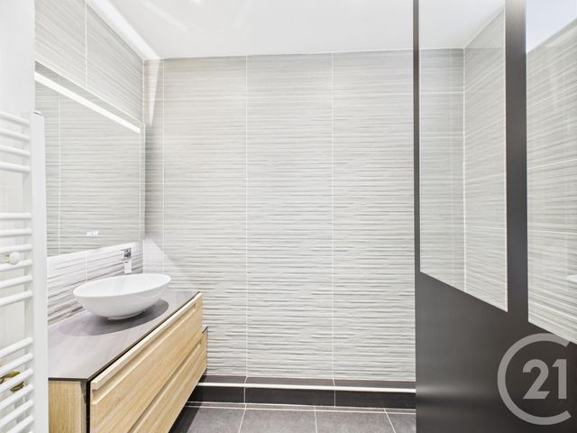 Appartement T4 à louer - 5 pièces - 90.8 m2 - LA VALETTE DU VAR - 83 - PROVENCE-ALPES-COTE-D-AZUR - Century 21 Colbert Immobilier