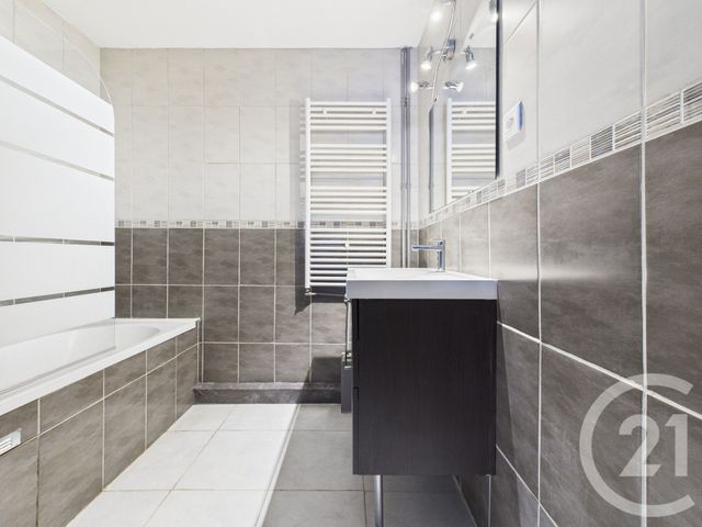 Appartement T4 à vendre - 4 pièces - 76.69 m2 - LA VALETTE DU VAR - 83 - PROVENCE-ALPES-COTE-D-AZUR - Century 21 Colbert Immobilier