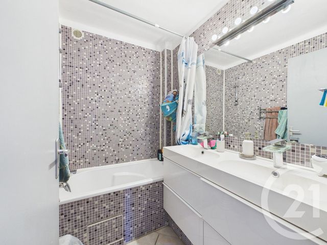 Appartement T3 à vendre - 3 pièces - 61.49 m2 - LA VALETTE DU VAR - 83 - PROVENCE-ALPES-COTE-D-AZUR - Century 21 Colbert Immobilier