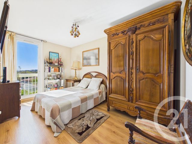 Appartement T4 à vendre - 5 pièces - 87.56 m2 - LA VALETTE DU VAR - 83 - PROVENCE-ALPES-COTE-D-AZUR - Century 21 Colbert Immobilier