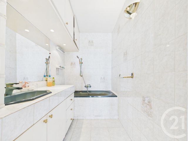 Appartement T4 à vendre - 5 pièces - 87.56 m2 - LA VALETTE DU VAR - 83 - PROVENCE-ALPES-COTE-D-AZUR - Century 21 Colbert Immobilier