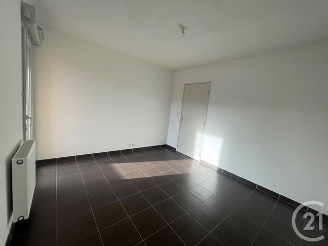 Appartement à louer - 3 pièces - 54.08 m2 - CUERS - 83 - PROVENCE-ALPES-COTE-D-AZUR - Century 21 Colbert Immobilier