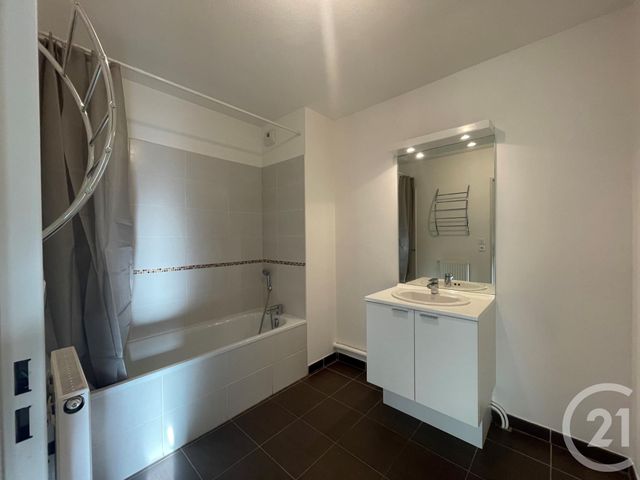 Appartement à louer - 3 pièces - 54.08 m2 - CUERS - 83 - PROVENCE-ALPES-COTE-D-AZUR - Century 21 Colbert Immobilier