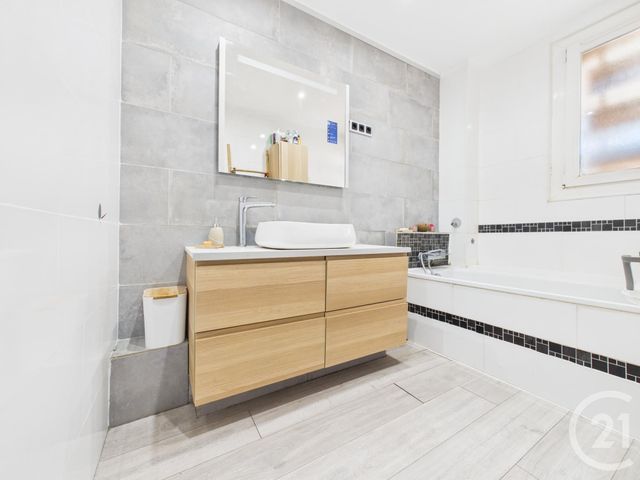 Appartement F3 à vendre - 3 pièces - 72.0 m2 - LA VALETTE DU VAR - 83 - PROVENCE-ALPES-COTE-D-AZUR - Century 21 Colbert Immobilier