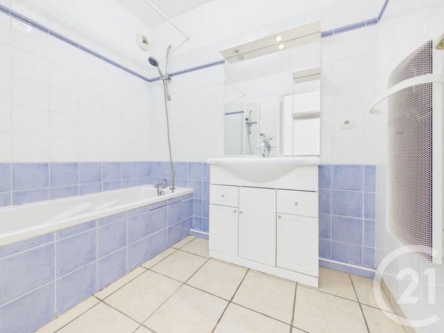 Appartement F3 à vendre - 3 pièces - 74.18 m2 - LA FARLEDE - 83 - PROVENCE-ALPES-COTE-D-AZUR - Century 21 Colbert Immobilier