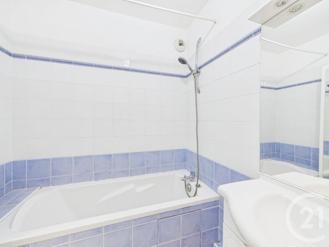 Appartement F3 à vendre - 3 pièces - 74.18 m2 - LA FARLEDE - 83 - PROVENCE-ALPES-COTE-D-AZUR - Century 21 Colbert Immobilier