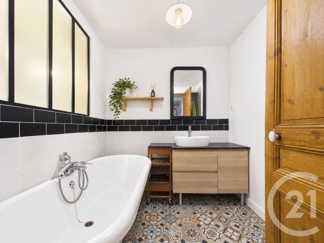 Appartement T3 à vendre - 3 pièces - 84.78 m2 - LA VALETTE DU VAR - 83 - PROVENCE-ALPES-COTE-D-AZUR - Century 21 Colbert Immobilier