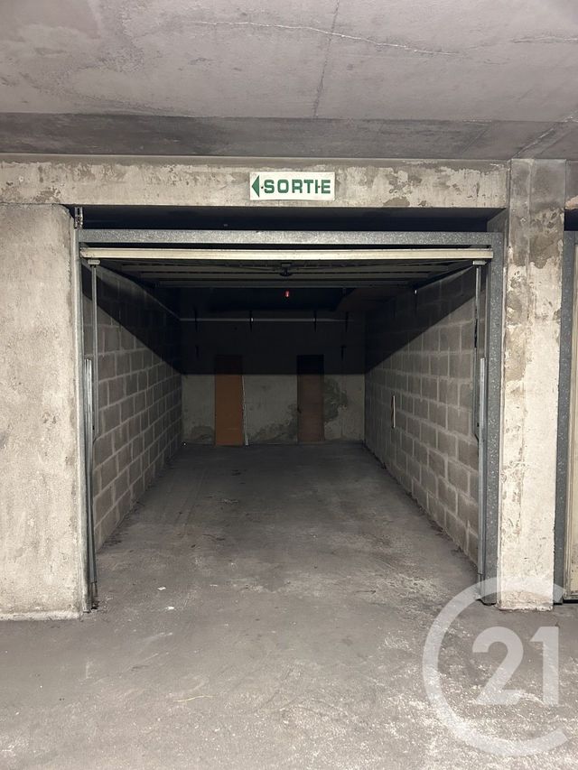 parking - TOULON - 83