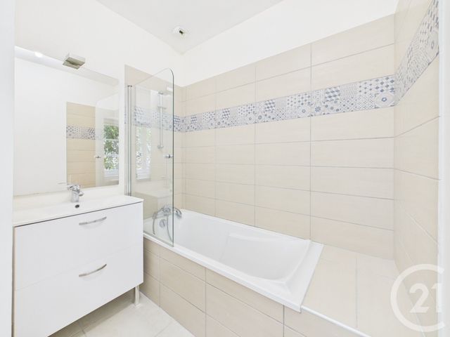 Appartement F4 à louer - 4 pièces - 99.32 m2 - TOULON - 83 - PROVENCE-ALPES-COTE-D-AZUR - Century 21 Colbert Immobilier